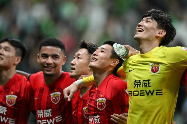 S赛直播-海港土炮接管锋线大权 吕文君：司职前锋就要进球！